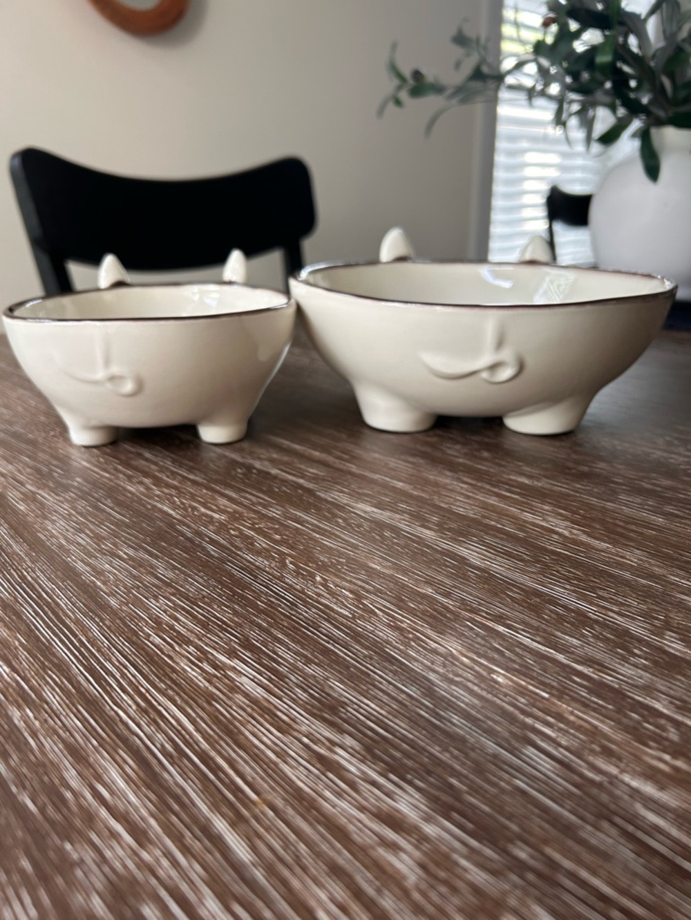 Napastyle Ceramica Set of 2 Pig Footed Serving Bowls - Picture 10 of 16